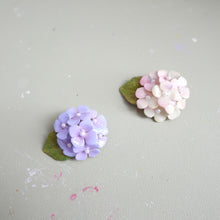 Load image into Gallery viewer, 繡球花心口針
