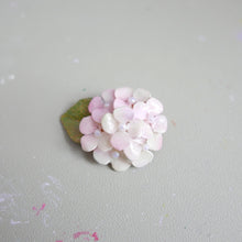 Load image into Gallery viewer, 繡球花心口針
