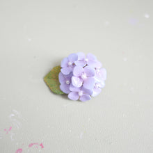 Load image into Gallery viewer, 繡球花心口針
