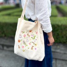 Load image into Gallery viewer, 刺繡花與小兔袋
